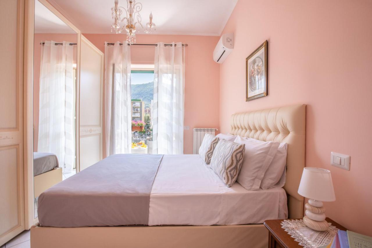 Sorrentovibes - City Home In Sorrento With Balcony And View المظهر الخارجي الصورة