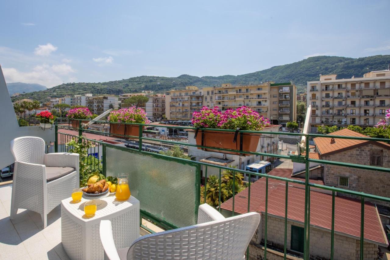 Sorrentovibes - City Home In Sorrento With Balcony And View المظهر الخارجي الصورة